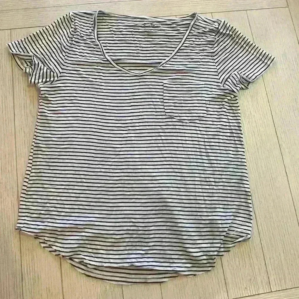 Black and white striped hollister tee shirt size medium
